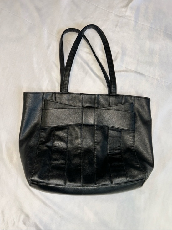 Rampage Handbags - Rampage Black Faux Leather Tote with Bow Accent